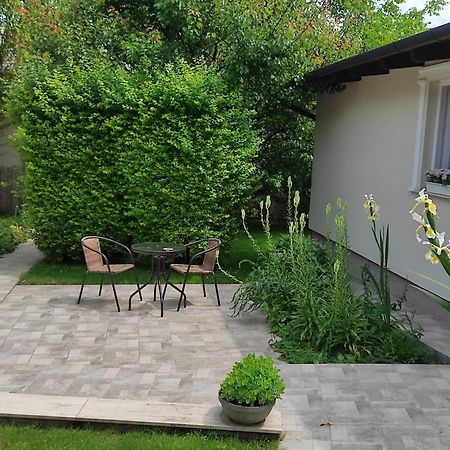 Garden Home Torokbalint Bagian luar foto