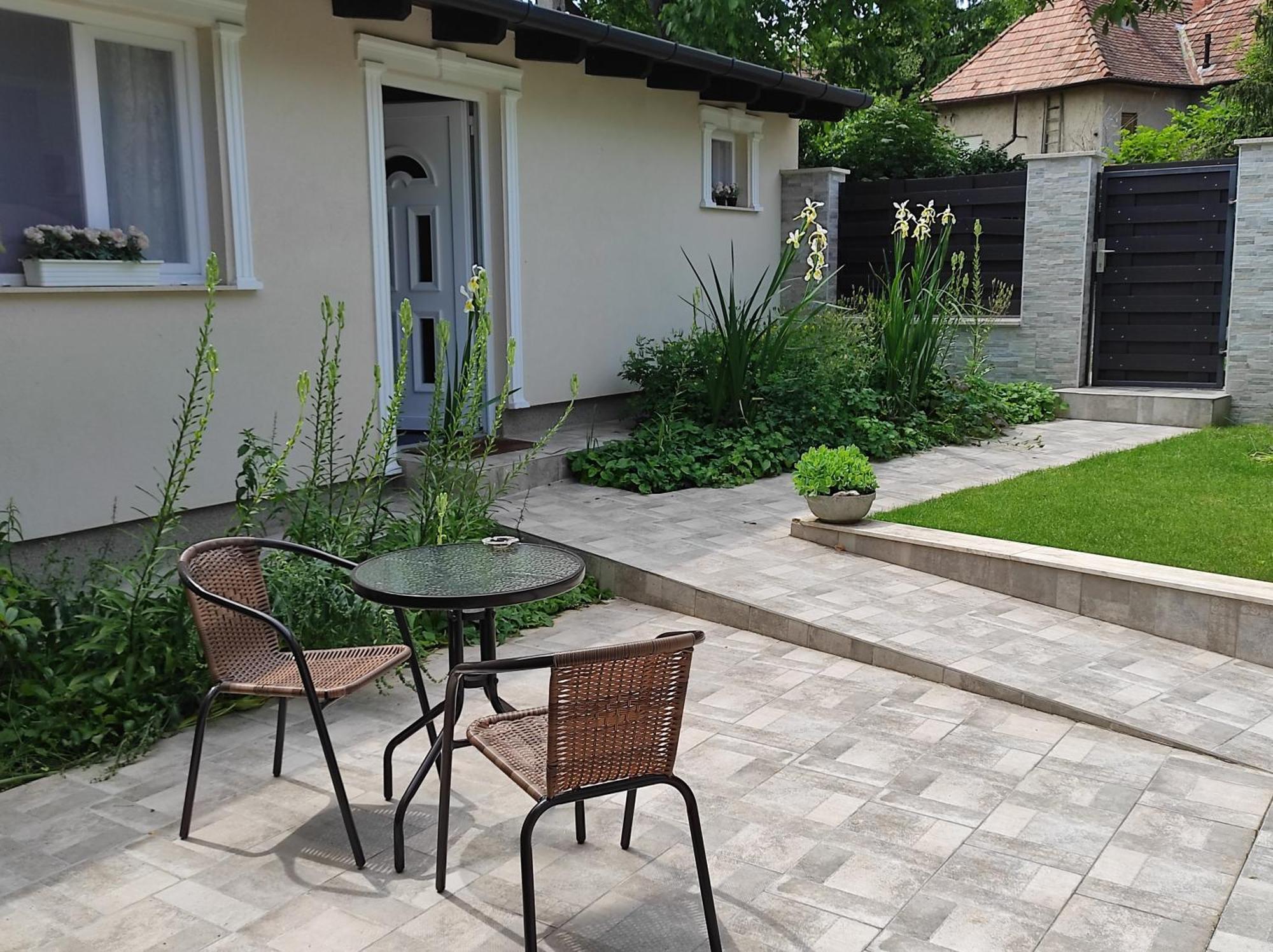Garden Home Torokbalint Bagian luar foto